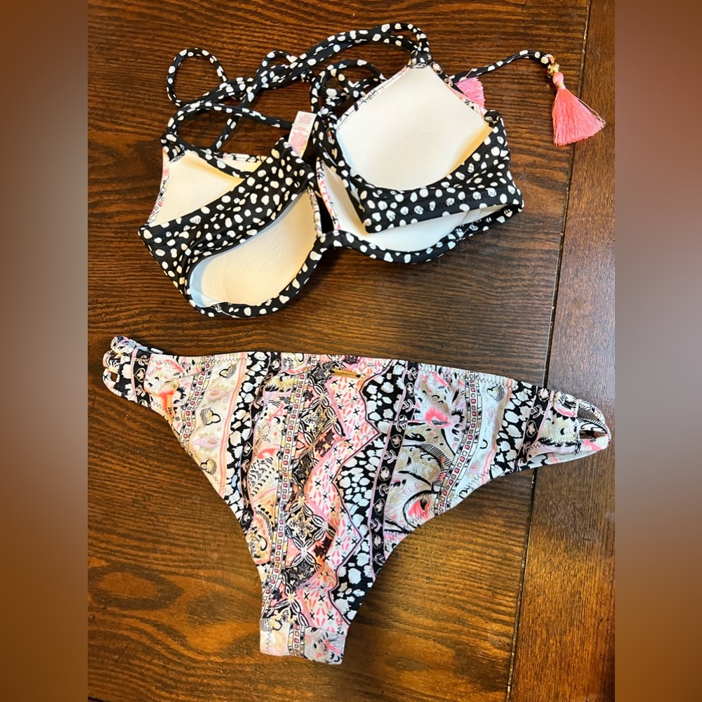 Victoria secret bikini like new condition. Size 32B top and medium bottom